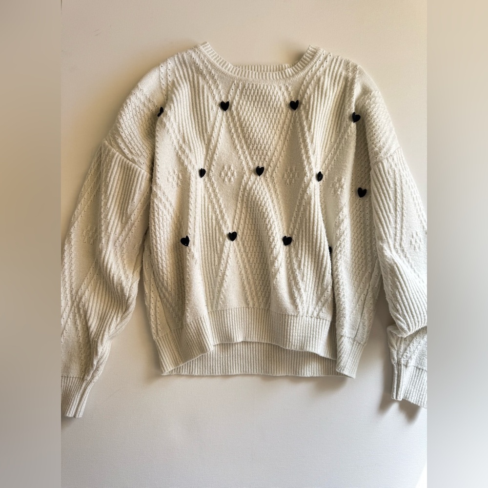 ✨Nanette Lepore Cream Sweater with Black Felt Heart Details size L✨